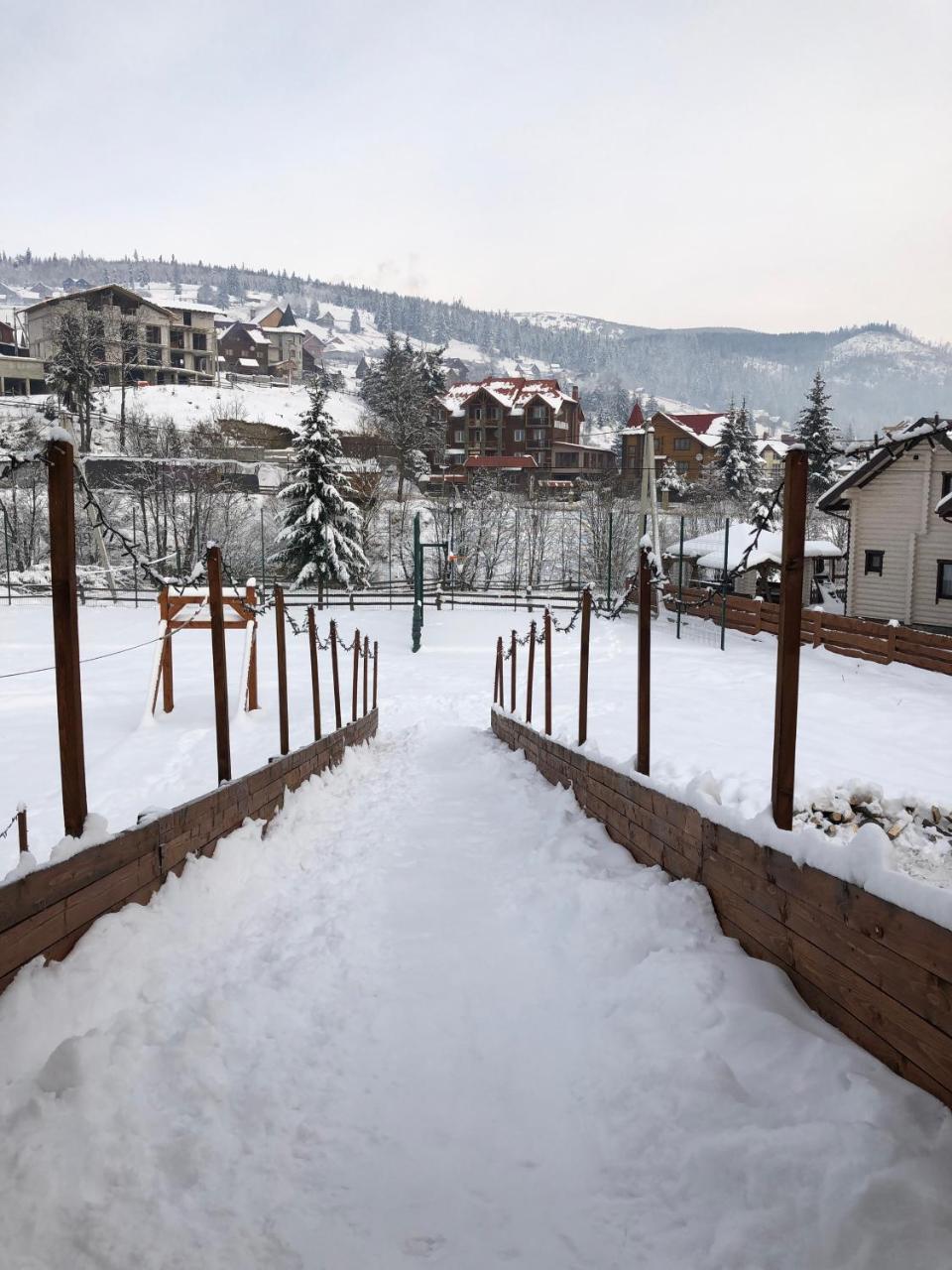 Family Hotel Kaskad Bukovel Exterior foto
